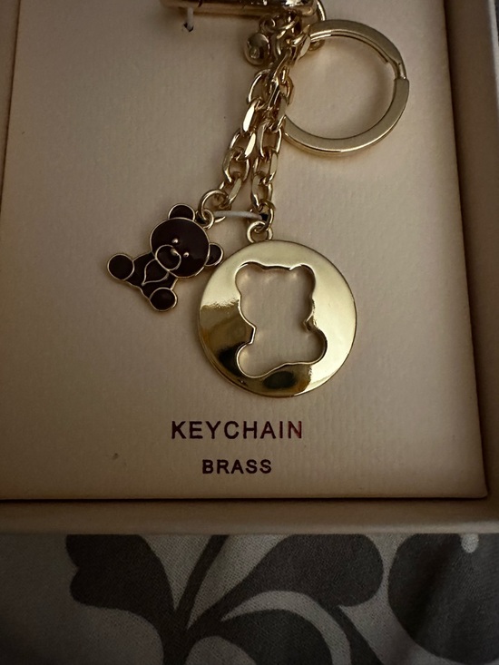 Camila Coelho Gold Chain Keyring with Carabiner Clip - Picture 2 of 5
